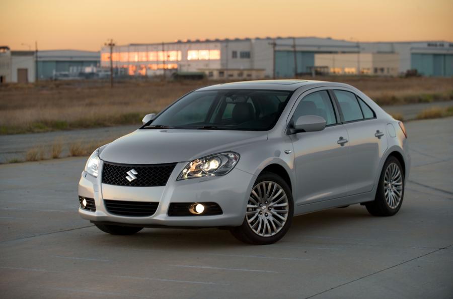  Suzuki Kizashi 2010 года  (фото 28 из 136)